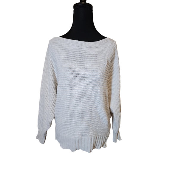 Forever 21 Sweaters - Forever 21 Off-Shoulder White Knit Sweater M